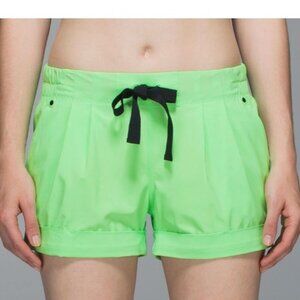 Lululemon Spring Break Away Shorts in Pistachio Green 4